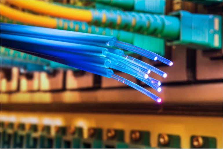 The Advantages and Disadvantages of Fiber Optic Transmission